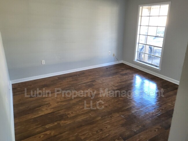 Foto del edificio - 2777 Ridgeview Rd