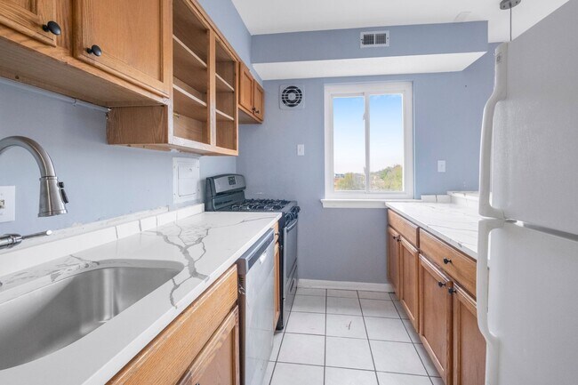 Building Photo - Charming 2 BR/1 BA Condo in Barry Farm!