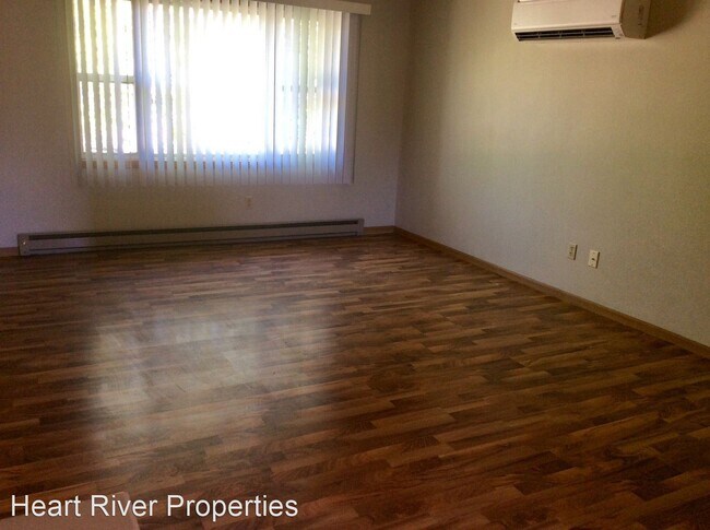 2 br, 1.5 bath House - 784 4th Ave E photo'