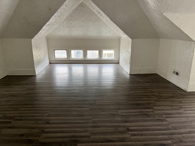 Building Photo - 418 S 1st St