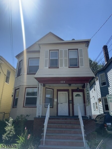 Primary Photo - 424 W Grand St