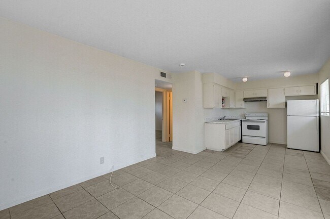 Foto del edificio - Bright & Spacious 2-Bedroom in the Heart of Las Vegas!