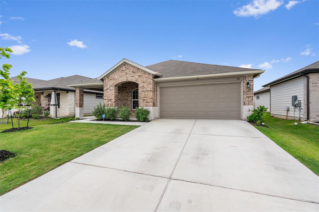 Foto principal - 211 James River Dr