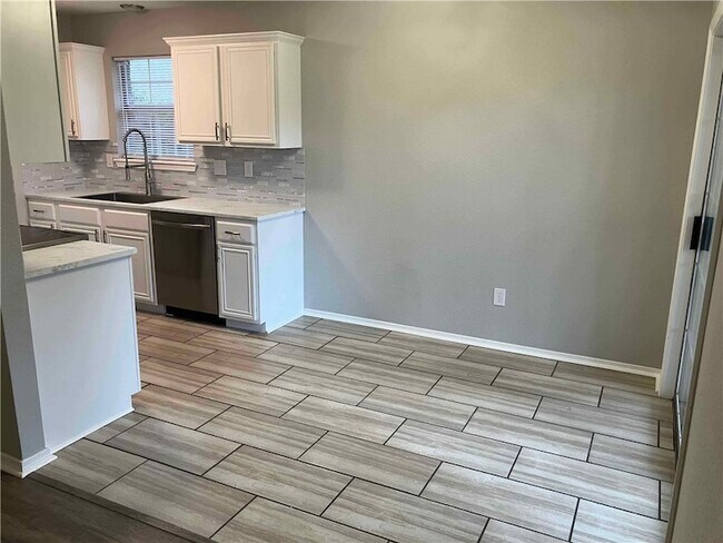Building Photo - 1227 S Camellia Ln