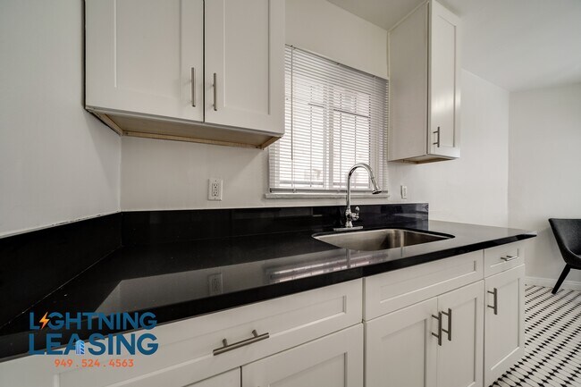 Building Photo - 750 Normandie Ave