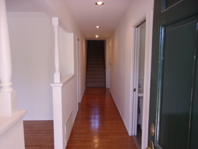 Building Photo - 767 Hartzell St