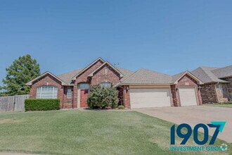 Building Photo - 16012 Heather Ct