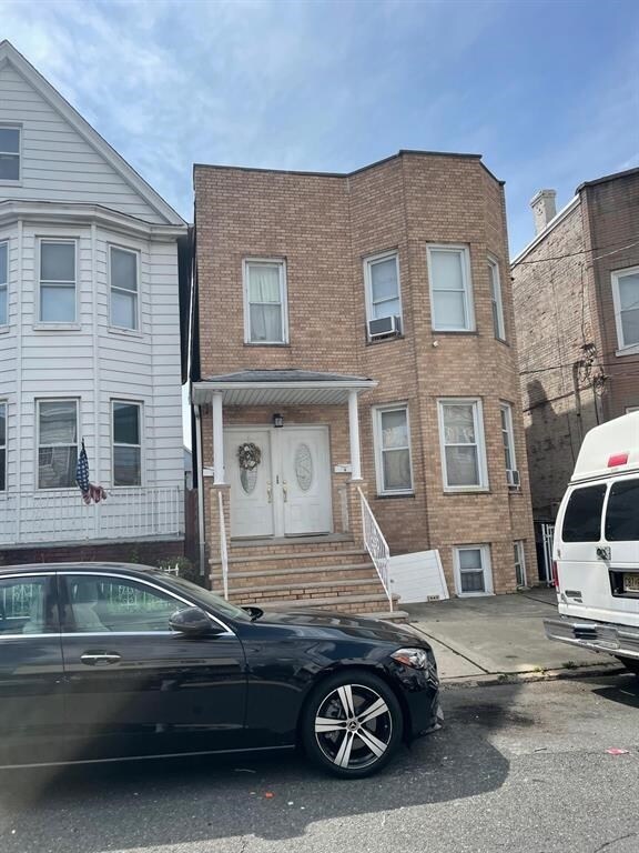 Primary Photo - 122 W 20th St