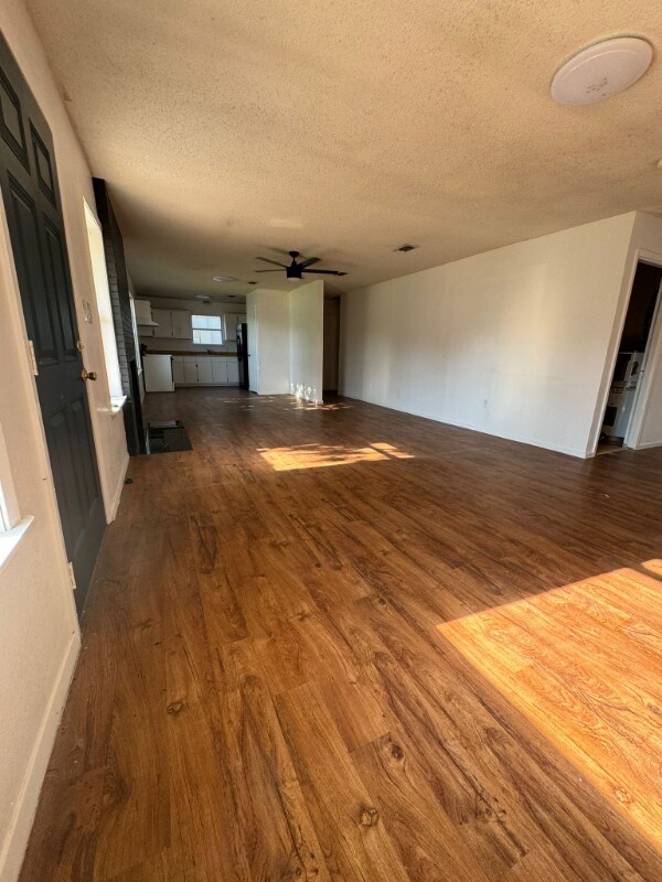 Foto del edificio - 1026 Almond Cir