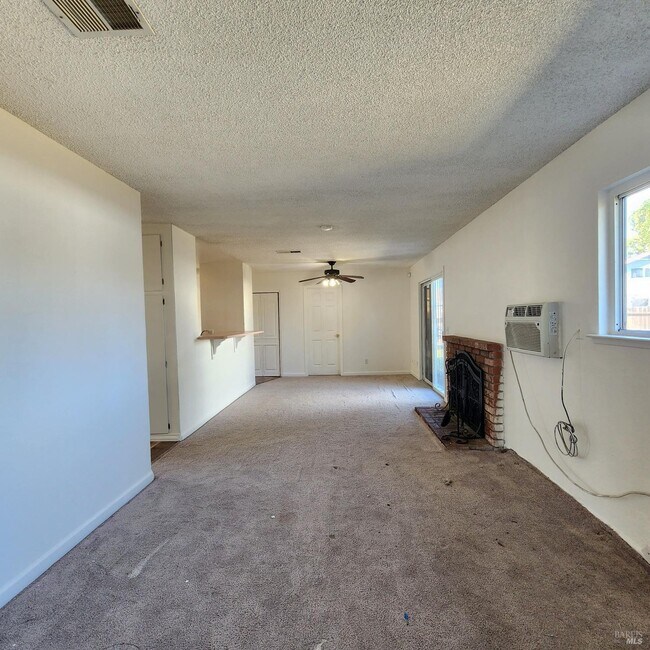 Building Photo - 912 Meadowlark Dr