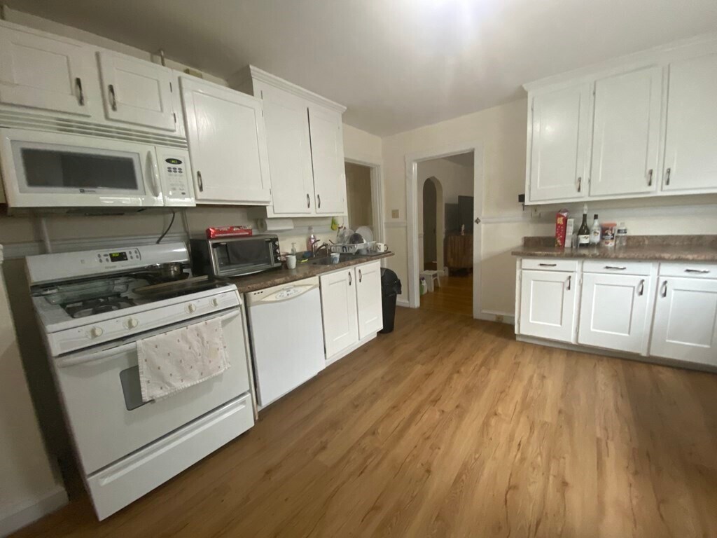 Primary Photo - 360 Market St