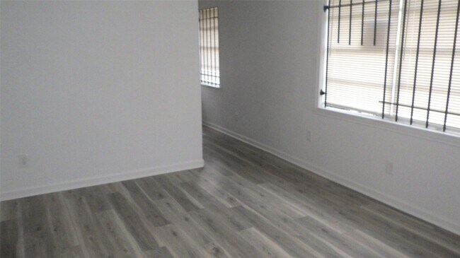 Building Photo - 8410 Brandon St