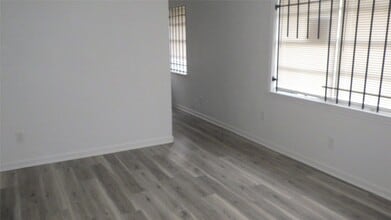 Building Photo - 8410 Brandon St