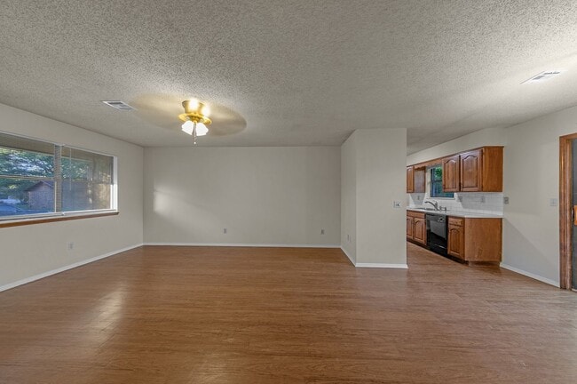 Building Photo - Great 2 Bed /1 Bath Downtown Bentonville