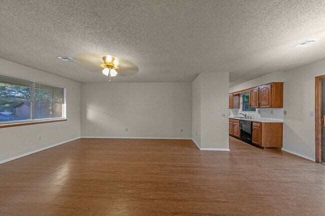 Foto del edificio - Great 2 Bed /1 Bath Downtown Bentonville
