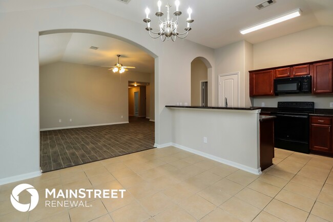Building Photo - 17239 Glen Oaks Dr