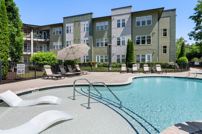 Building Photo - Beaucatcher Flats