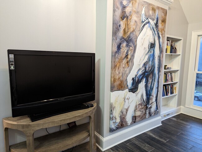 Televisor con Roku - 1185 Rosedale Rd NE