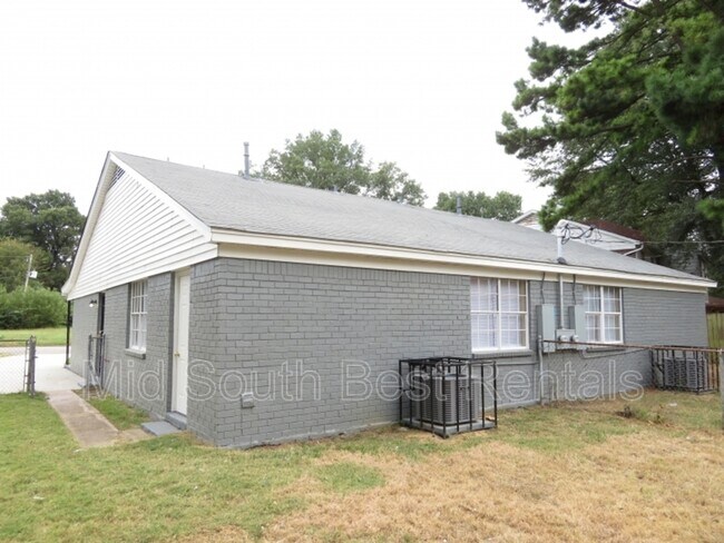 Building Photo - 3193 Ashwood St