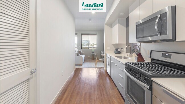 Foto del edificio - 2211 E Orangewood Ave