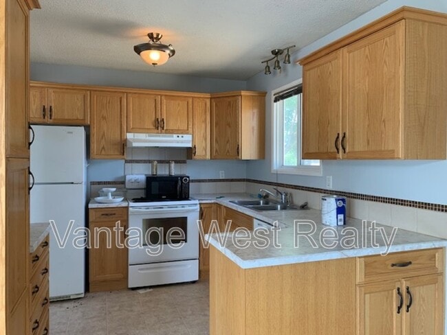 Building Photo - 815 Thompson Rd