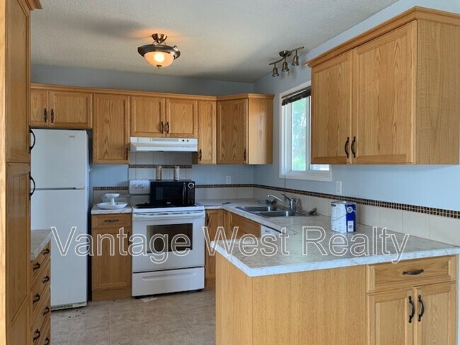 Photo du bâtiment - 815 Thompson Rd