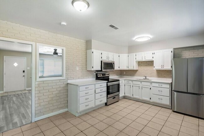 Building Photo - 4327 Traverse Ln