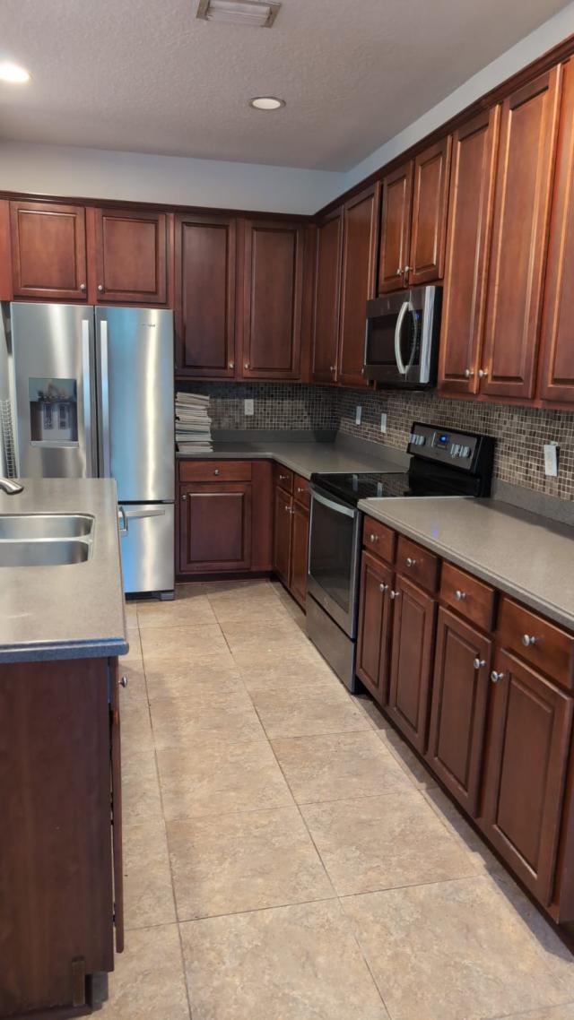 Foto del edificio - 4 bedroom in Jacksonville FL 32216