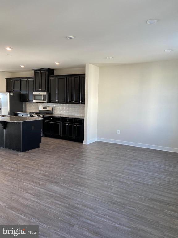 Building Photo - 103 Bergamot Wy