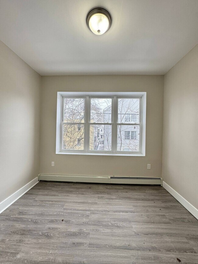 Building Photo - 856 S 16th St