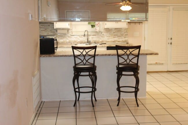 Building Photo - Quiet 3/2 Brick Home in Marianna