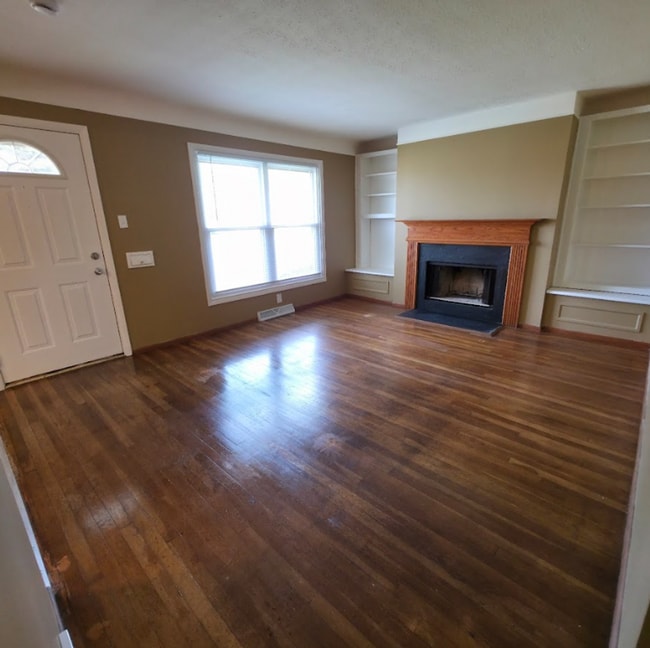 Building Photo - Single Family Home 3 beds 1 bath Available...
