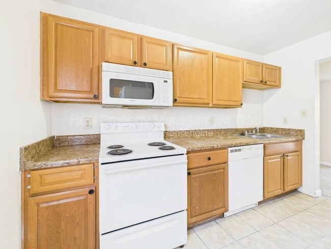 Building Photo - 1528 Darren Cir