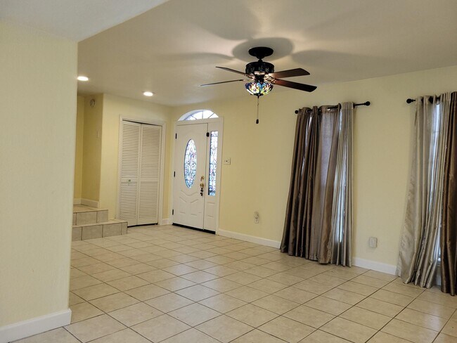 Sala de estar - 10813 Sandpiper Dr