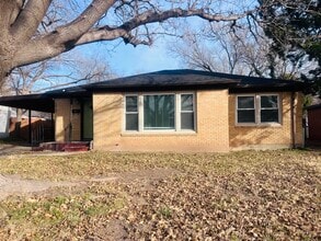 Building Photo - 2013 S Milam St