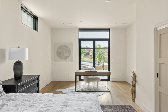 Foto del edificio - 1325 N Dewey Ave