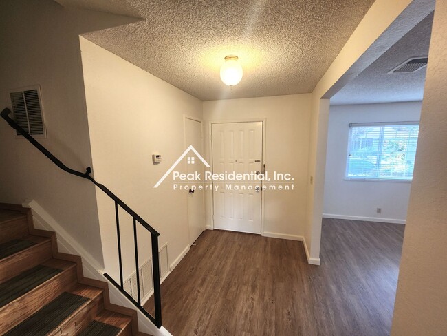 Building Photo - Wonderful 4bd/2.5ba Dixon Home!