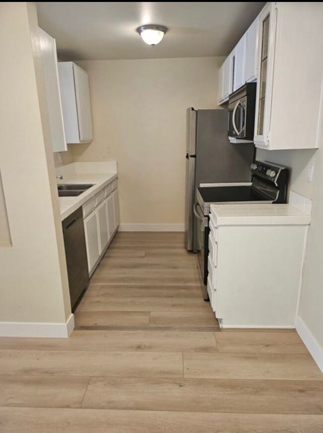 Building Photo - One Bedroom One bath at fabulous Horn Plaz...