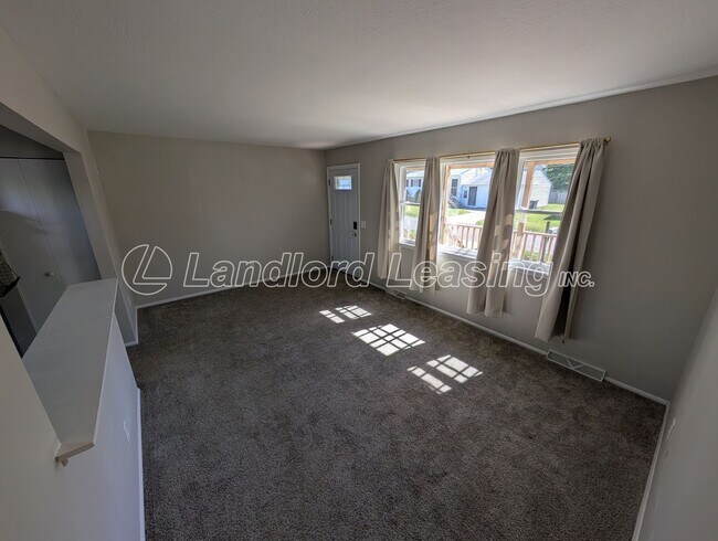 Foto del edificio - Updated Vermilion Ranch with Full Basement