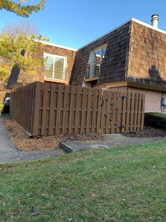 Building Photo - 800 Turkey Foot Ct