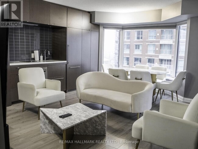 Photo du bâtiment - 155 Yorkville Ave