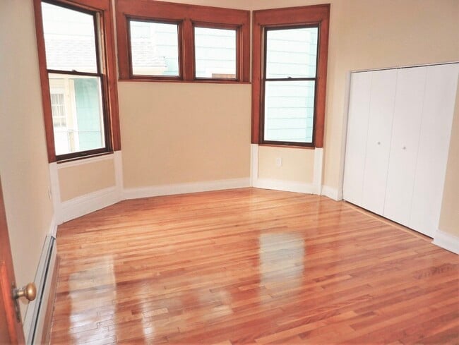 Building Photo - 361 Bates Ave