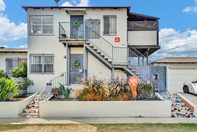 Front - 1406 W 76th St