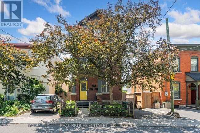 Building Photo - 72-72 Upper Lorne Pl
