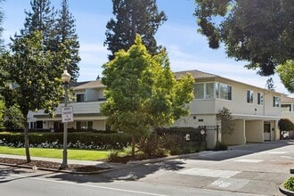 Building Photo - 854 University Ave