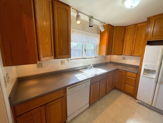 Foto del edificio - Beautiful 3 Bed 2 Bath Sunnyvale Home - Cl...