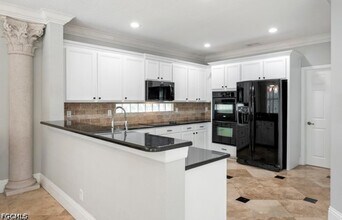 Building Photo - 8490 Sumner Ave