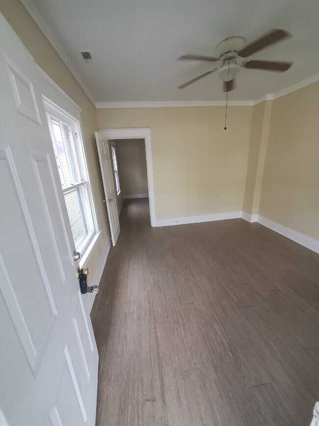Foto del edificio - " Move in Ready!! 1-Bedroom Duplex with Ha...