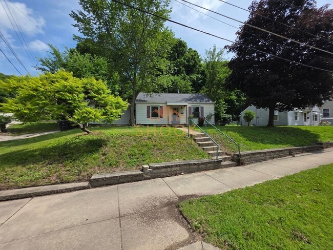 Building Photo - Cute 2 Bedroom Home Close to Downtown