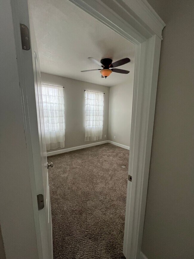 Building Photo - RENT REDUCED!!!  4 bedroom 2 bath, Quincy